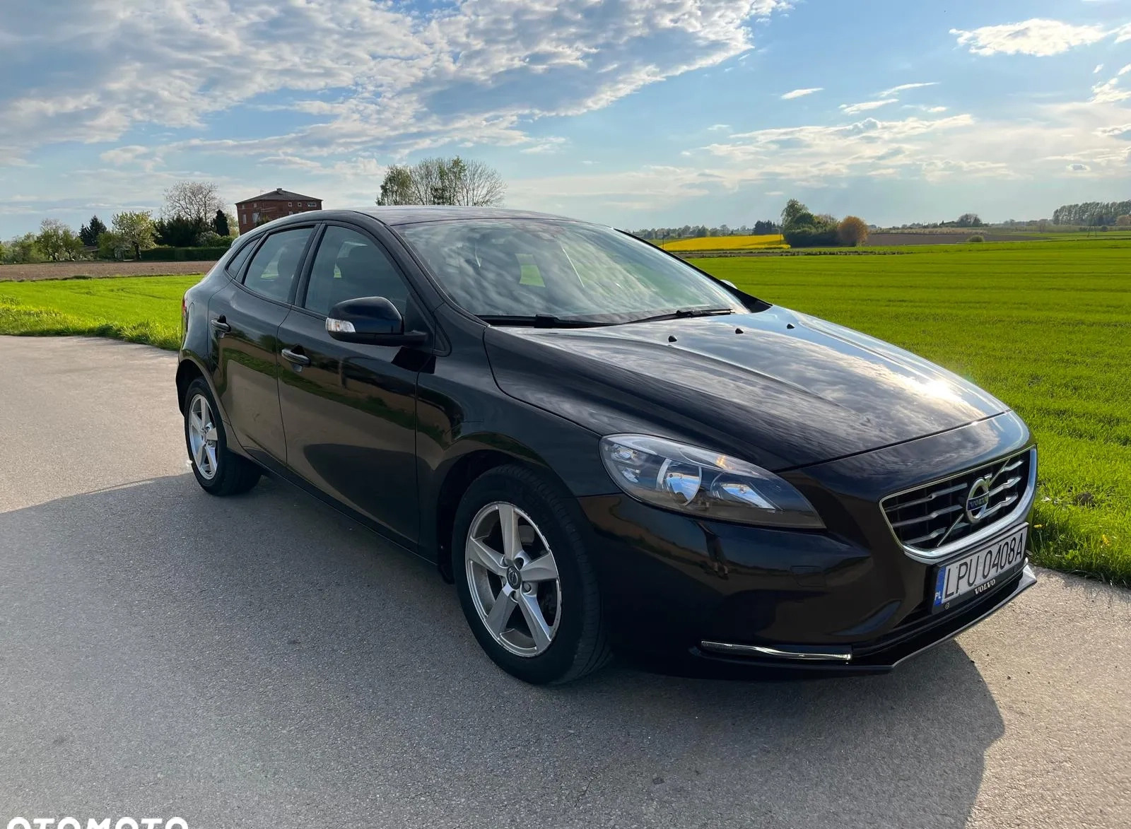 Volvo V40 cena 39900 przebieg: 223000, rok produkcji 2015 z Lublin małe 191